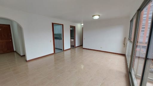 Apartamento de 2 alcobas en arriendo en El Diamante 2, Medellín, 74 m² · foto 2 de 12