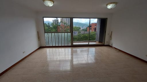 Apartamento de 2 alcobas en arriendo en El Diamante 2, Medellín, 74 m² · foto 3 de 12