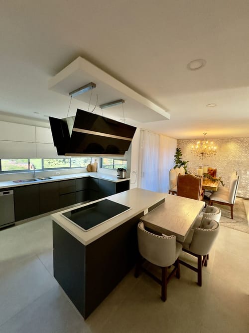Apartamento de 4 alcobas en venta en El Poblado, Medellín, 215 m² · foto 2 de 22
