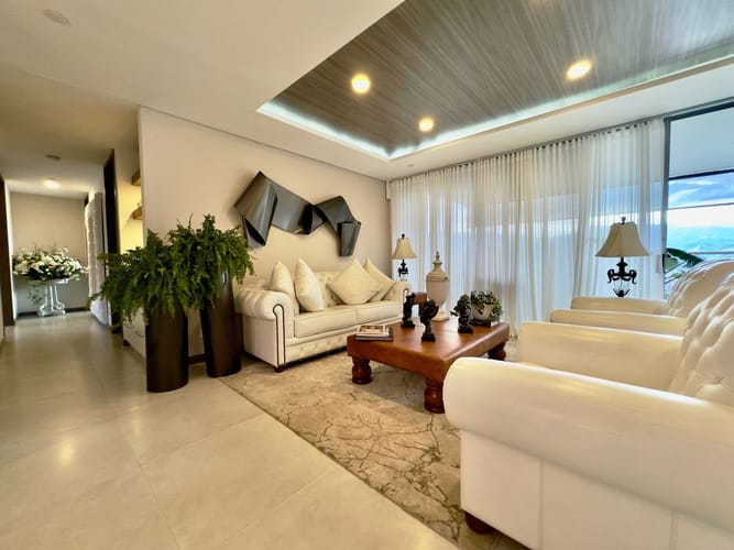 Apartamento de 4 alcobas en venta en El Poblado, Medellín, 215 m² · foto 5 de 22