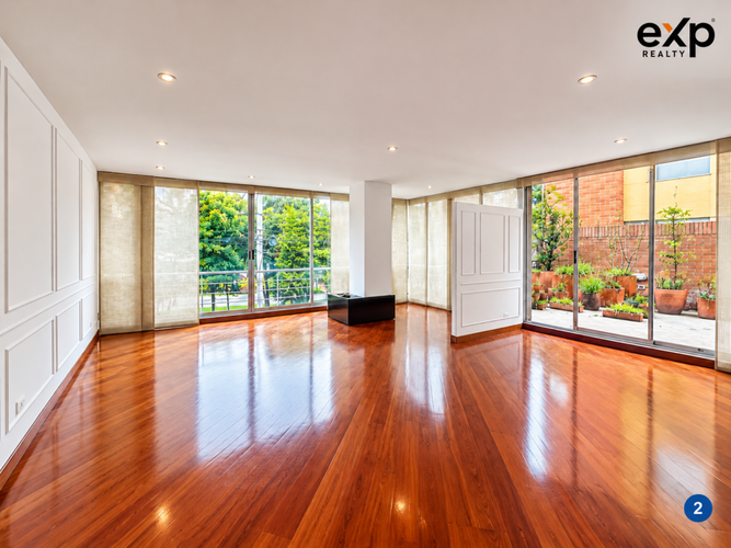 Apartamento de 3 alcobas en venta en Santa Paula, Bogotá, 218 m² · foto 2 de 14