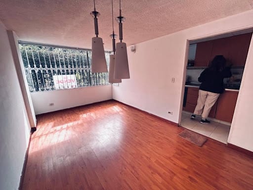 Apartamento de 2 alcobas en venta en San Cipriano, Bogotá, 57 m² · foto 2 de 24