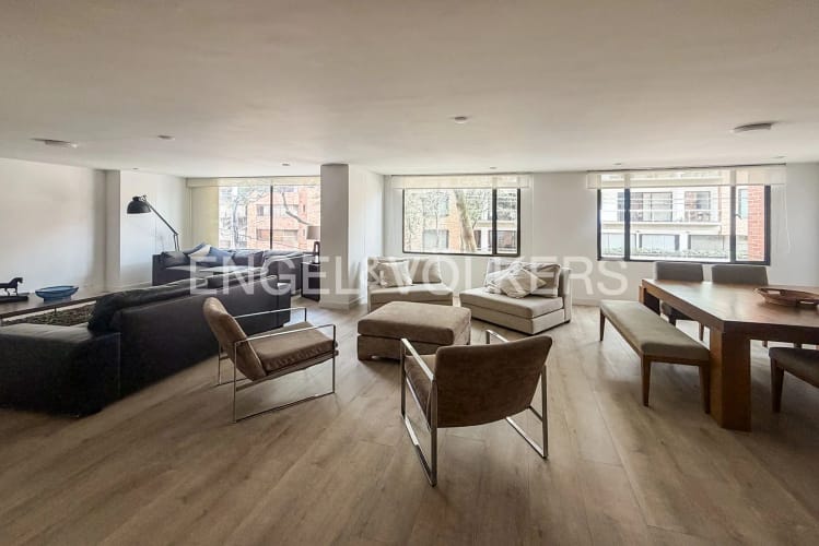 Apartamento de 3 alcobas en venta en La Carolina, Bogotá, 230 m² · foto 2 de 20