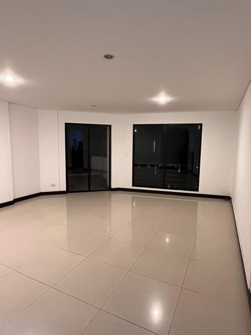 Apartamento de 2 alcobas en arriendo en Normandia, Cali, 89 m² · foto 4 de 10