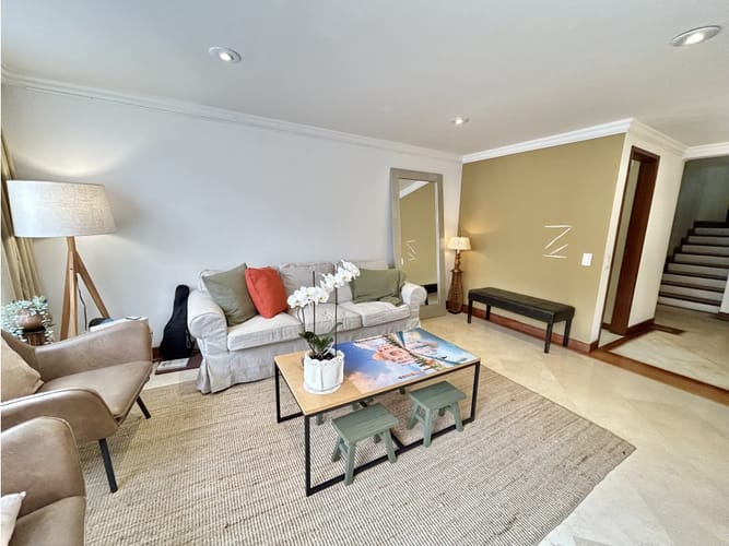 Apartamento de 3 alcobas en venta en Santa Barbara, Bogotá, 135 m² · foto 2 de 21