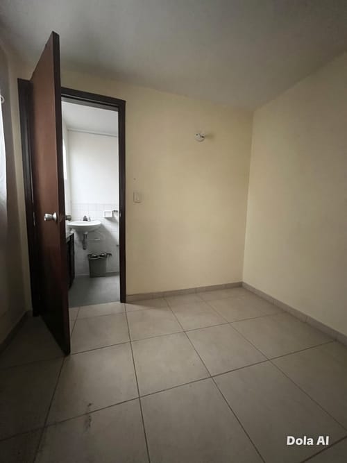 Casa de 5 alcobas en arriendo en Engativá, Bogotá, 141 m² · foto 5 de 19