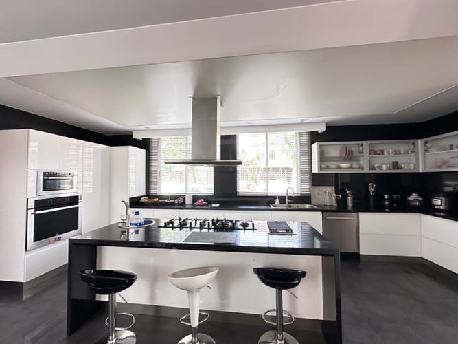 Casa de 5 alcobas en arriendo en San Jose De Bavaria, Bogotá, 450 m² · foto 3 de 24