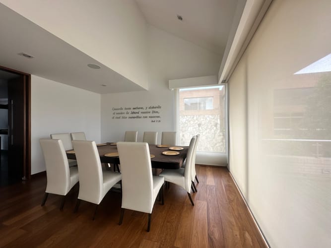 Casa de 5 alcobas en arriendo en San Jose De Bavaria, Bogotá, 450 m² · foto 2 de 24