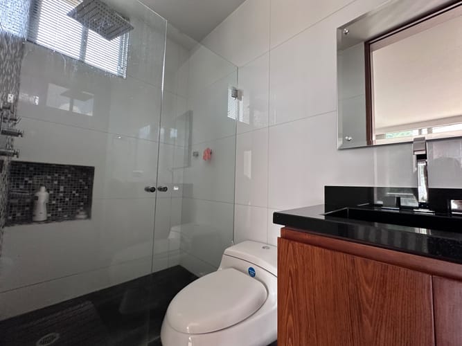 Casa de 5 alcobas en arriendo en San Jose De Bavaria, Bogotá, 450 m² · foto 17 de 24