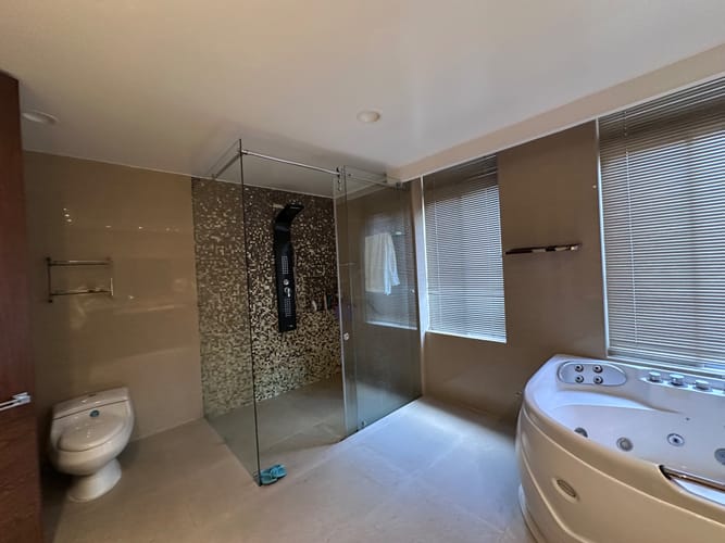 Casa de 5 alcobas en arriendo en San Jose De Bavaria, Bogotá, 450 m² · foto 22 de 24