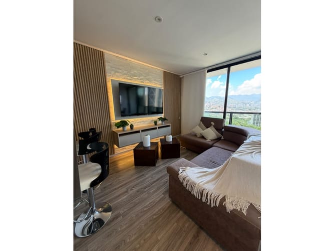Apartamento de 3 alcobas en arriendo en Milla De Oro, Medellín, 180 m² · foto 5 de 16