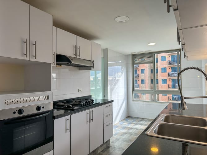 Apartamento de 3 alcobas en arriendo en Lagos De Cordoba, Bogotá, 176 m² · foto 11 de 24
