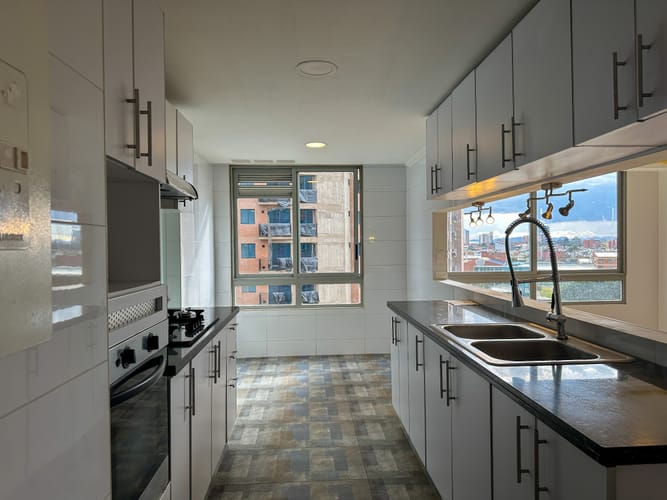 Apartamento de 3 alcobas en arriendo en Lagos De Cordoba, Bogotá, 176 m² · foto 13 de 24