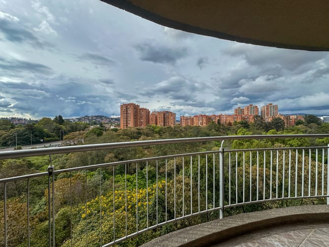 Apartamento de 3 alcobas en arriendo en Lagos De Cordoba, Bogotá, 176 m² · foto 2 de 24