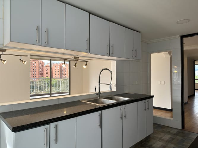 Apartamento de 3 alcobas en arriendo en Lagos De Cordoba, Bogotá, 176 m² · foto 12 de 24