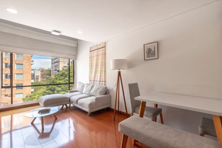 Apartamento de 1 alcoba en venta en Chicó Reservado, Bogotá, 61 m² · foto 2 de 19