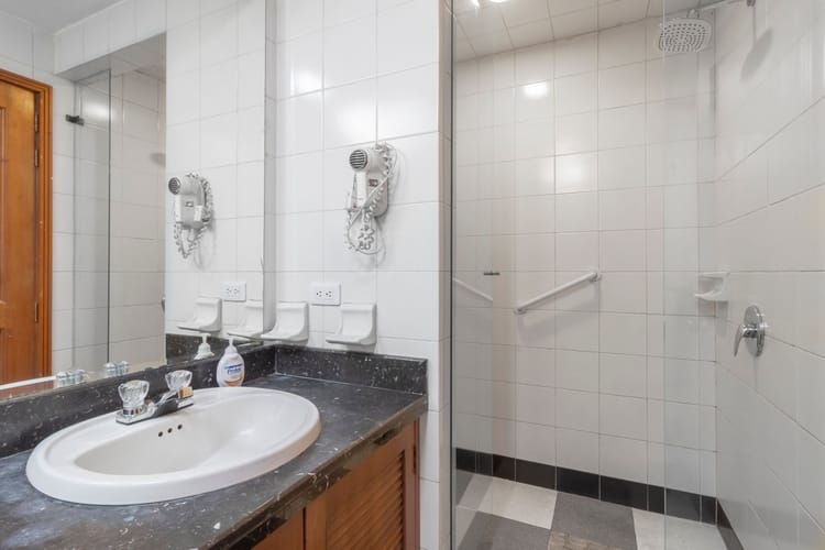 Apartamento de 1 alcoba en venta en Chicó Reservado, Bogotá, 61 m² · foto 13 de 19