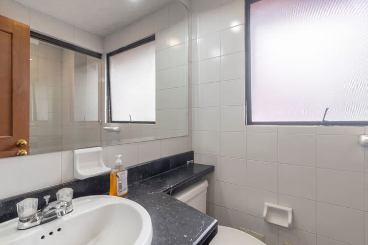 Apartamento de 1 alcoba en venta en Chicó Reservado, Bogotá, 38 m² · foto 8 de 13