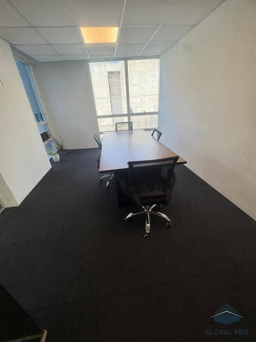 Hermosa Oficina en alquiler en Distintivo Edificio ubicado en Ciudad Vieja · Foto 3