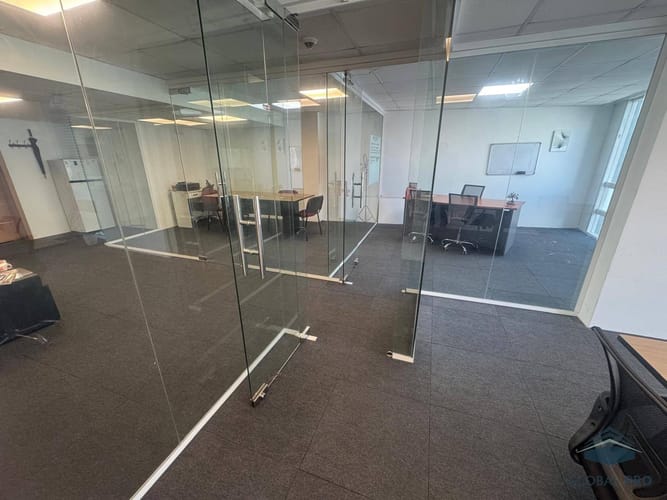 Hermosa Oficina en alquiler en Distintivo Edificio ubicado en Ciudad Vieja · Foto 6