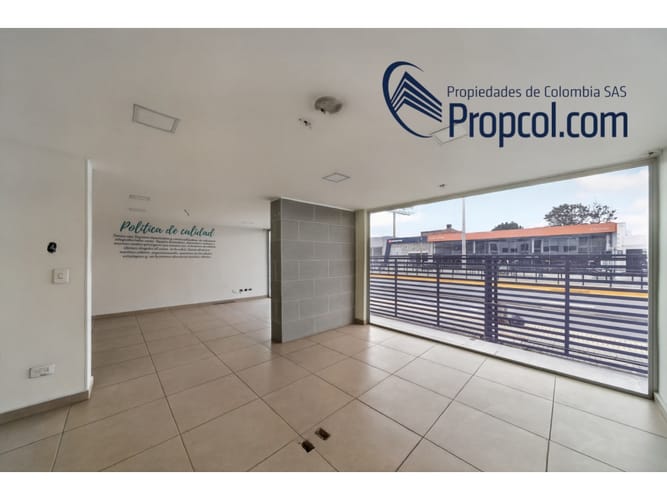 Casa en venta en Niza, Bogotá, 435 m² · foto 4 de 17