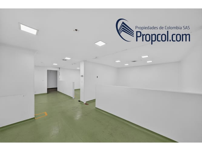 Casa en venta en Niza, Bogotá, 435 m² · foto 6 de 17