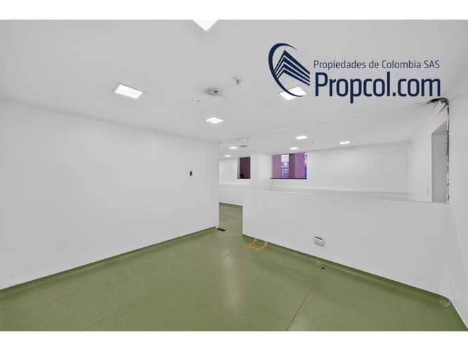 Casa en venta en Niza, Bogotá, 435 m² · foto 7 de 17