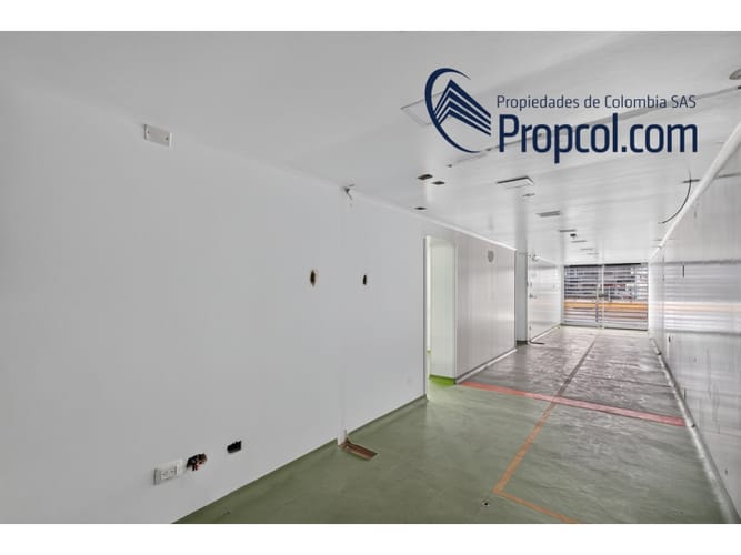 Casa en venta en Niza, Bogotá, 435 m² · foto 8 de 17