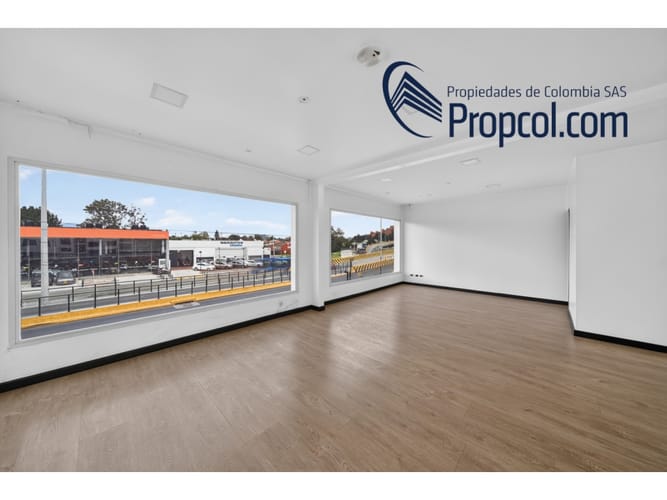 Casa en venta en Niza, Bogotá, 435 m² · foto 11 de 17