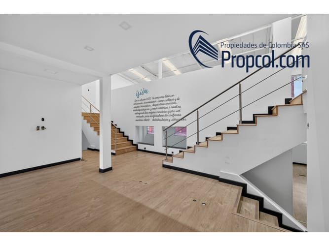 Casa en venta en Niza, Bogotá, 435 m² · foto 12 de 17
