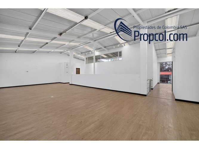 Casa en venta en Niza, Bogotá, 435 m² · foto 14 de 17