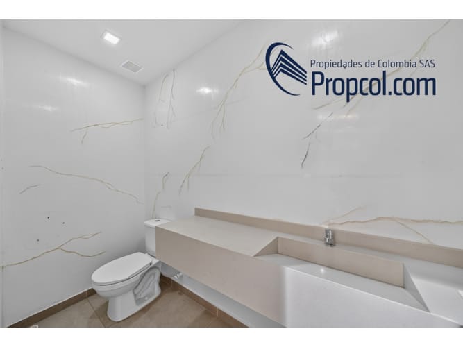 Casa en venta en Niza, Bogotá, 435 m² · foto 15 de 17