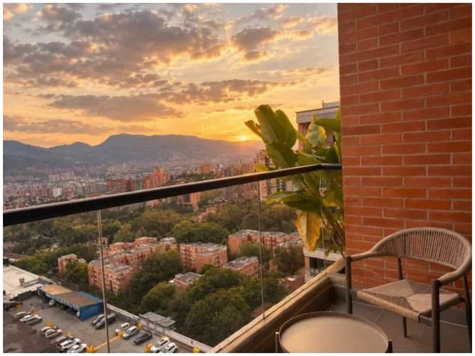 Apartamento de 2 alcobas en venta en Loma Del Escobero, Medellín, 76 m² · foto 3 de 8