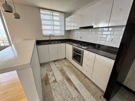 Apartamento de 2 alcobas en arriendo en El Tesoro, Medellín, 110 m² · foto 3 de 20