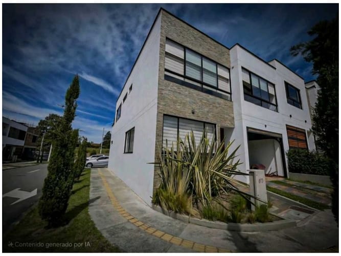 Casa de 3 alcobas en venta en Llano Grande, Rionegro, 210 m² · foto 1 de 17