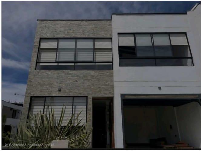 Casa de 3 alcobas en venta en Llano Grande, Rionegro, 210 m² · foto 2 de 17