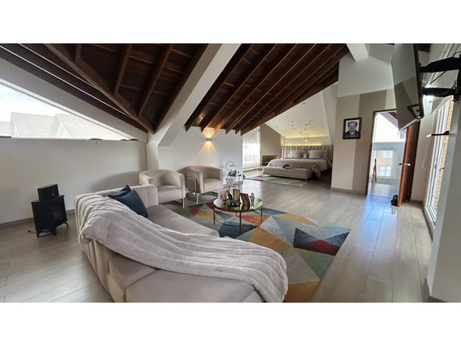Casa de 4 alcobas en venta en El Estadio, Chía, 300 m² · foto 4 de 24