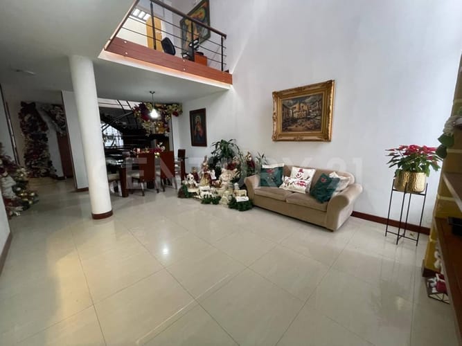 Casa de 7 alcobas en venta en El Ingenio, Cali, 370 m² · foto 2 de 24