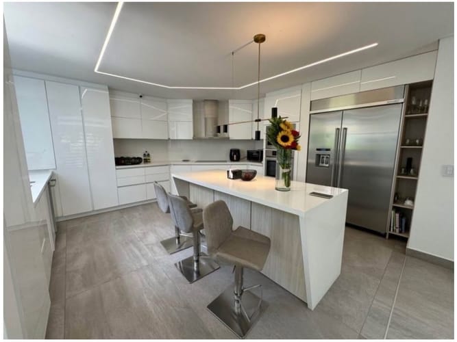 Casa de 4 alcobas en venta en Las Palmas, Medellín, 730 m² · foto 2 de 18