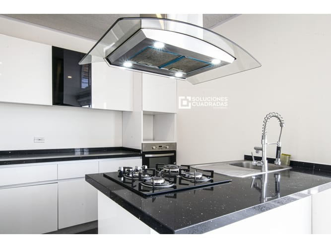 Apartamento de 2 alcobas en venta en Casablanca Suba, Bogotá, 76 m² · foto 1 de 9