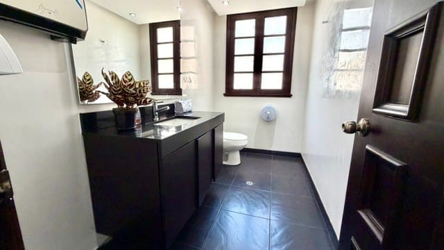 Casa de 15 alcobas en arriendo en Cataluna, Bogotá, 602 m² · foto 11 de 24