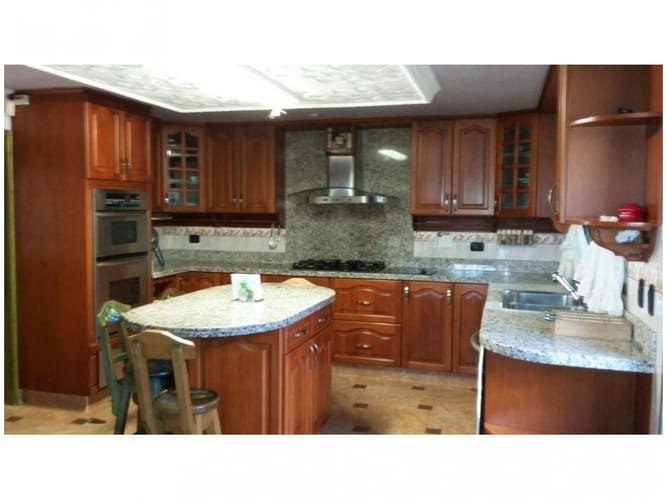 Casa de 6 alcobas en venta en Las Palmas, Medellín, 500 m² · foto 2 de 9
