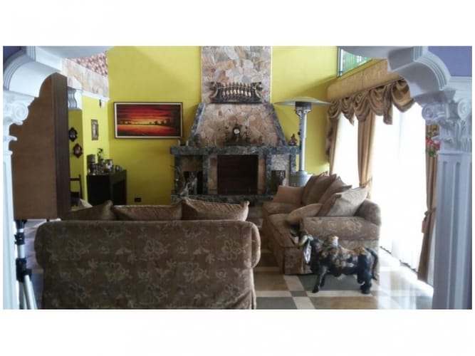 Casa de 6 alcobas en venta en Las Palmas, Medellín, 500 m² · foto 3 de 9