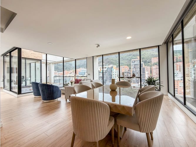 Apartamento de 3 alcobas en venta en Santa Barbara, Bogotá, 176 m² · foto 3 de 24