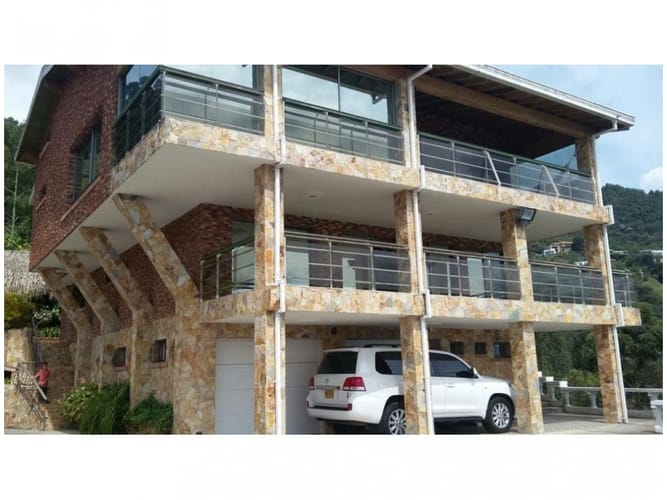 Casa de 6 alcobas en venta en Las Palmas, Medellín, 500 m² · foto 6 de 9