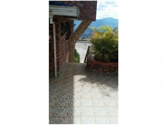 Casa de 6 alcobas en venta en Las Palmas, Medellín, 500 m² · foto 9 de 9