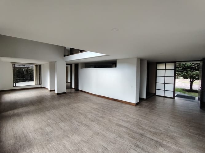 Casa de 4 alcobas en arriendo en San Jose De Bavaria, Bogotá, 380 m² · foto 5 de 24