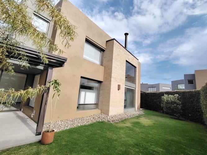 Casa de 4 alcobas en arriendo en San Jose De Bavaria, Bogotá, 380 m² · foto 3 de 24