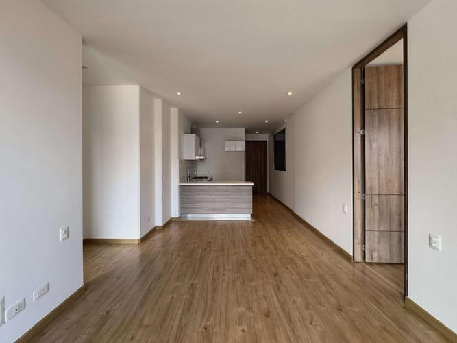 Apartamento de 2 alcobas en venta en Chicó Navarra, Bogotá, 73 m² · foto 2 de 13