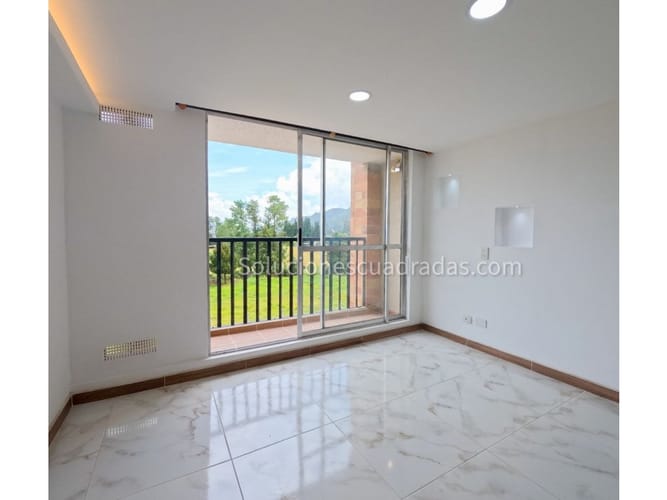 Apartamento de 3 alcobas en arriendo en Centro, Cajicá, 54 m² · foto 4 de 9